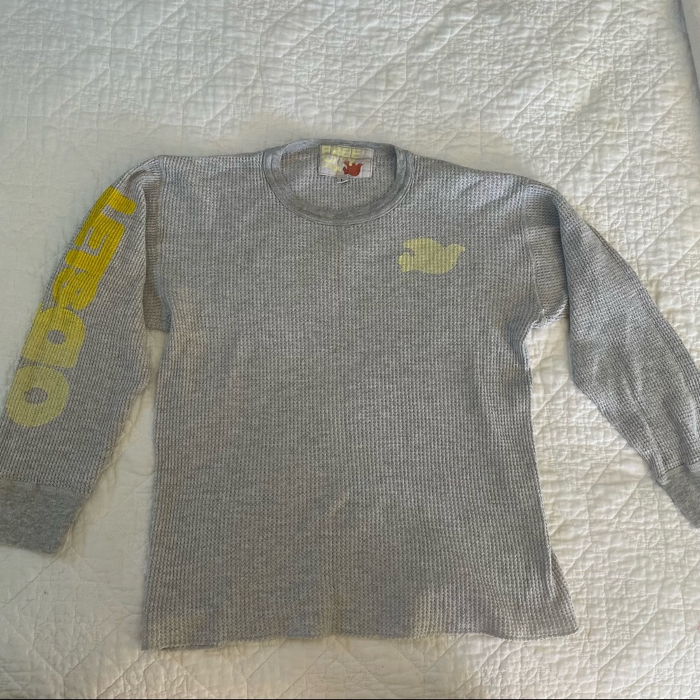 Free city long sleeve shirt size small